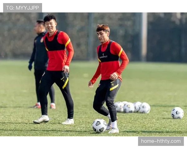 天津队新援后卫到队，教练组期望其能改善球队由守转攻的推进速度