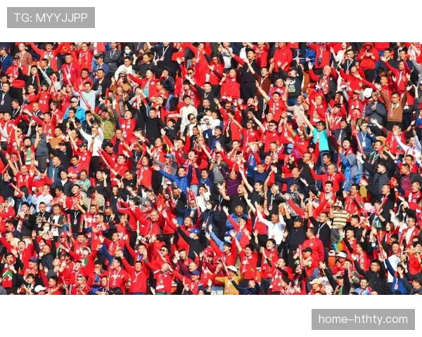 现场：米兰德比看台发生短暂球迷冲突，警方迅速介入平息